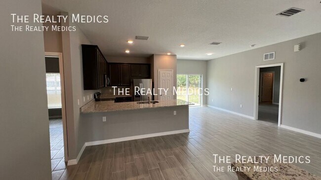 Building Photo - 850 Peyton Ave