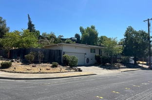 Building Photo - 632 Shaddick Dr