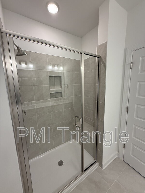 Building Photo - 1215 Shaw View Aly