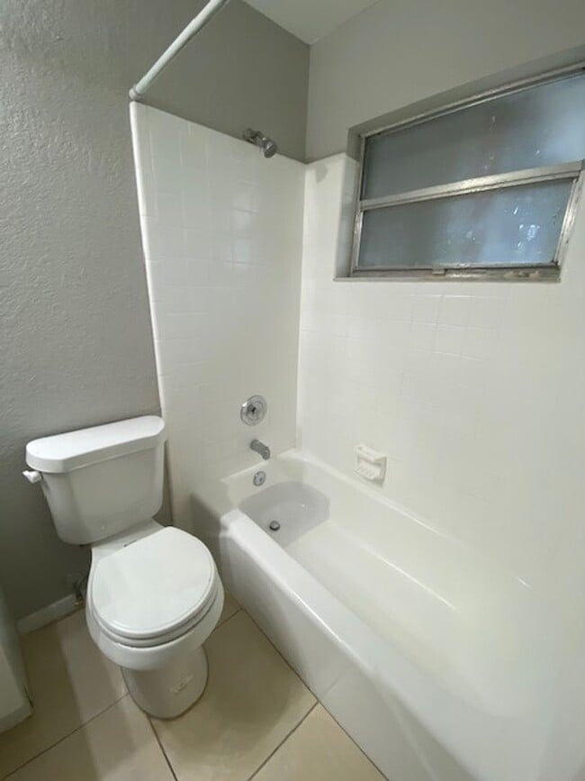 Building Photo - 2 Bedroom 2 Bath Duplex in Historic Downtown Orlando for RENT!