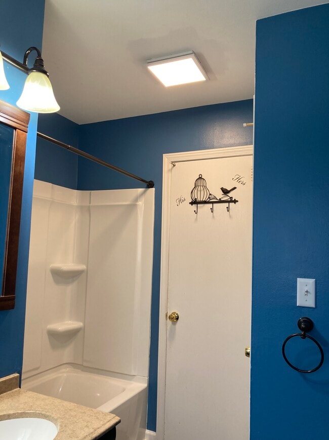 Building Photo - 7309 Roshon Ave