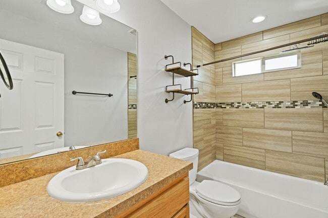 Building Photo - 1013 Tesoro Run