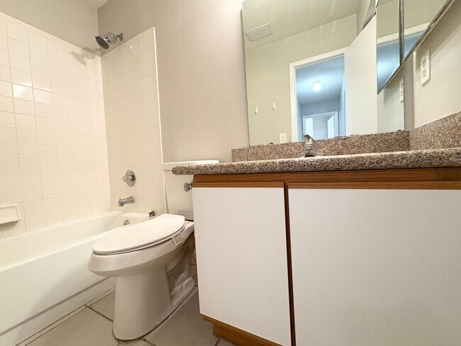 Building Photo - Cute 3B/2B Home in Hidden Lakes - Community Pool