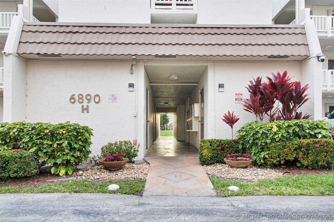 Building Photo - 6890 Royal Palm Blvd