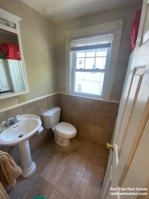 Building Photo - 24 Burton St