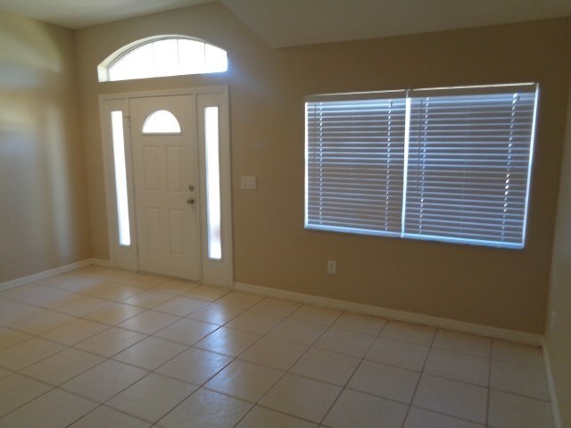 Building Photo - 302 Lisa Ann Ct
