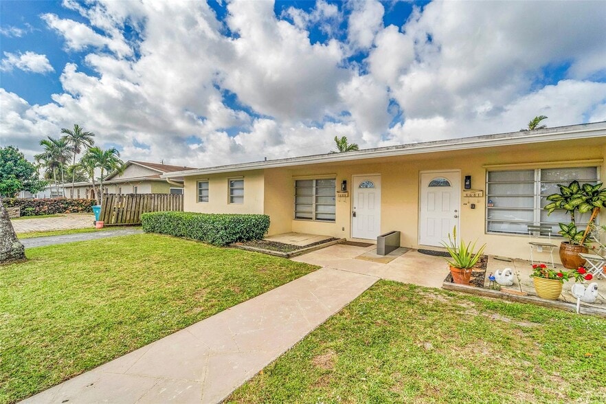 Building Photo - 4681 SW 43rd Ter