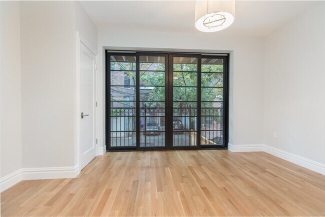 Building Photo - 131 W Newton St