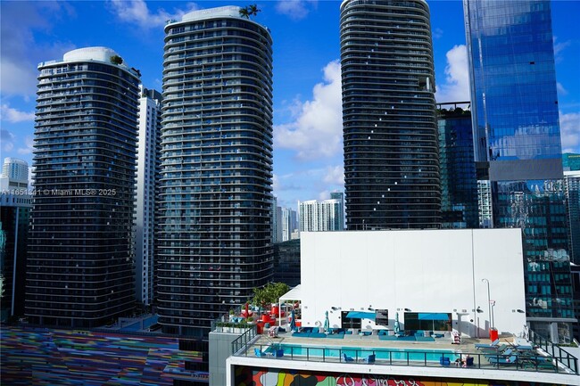 Building Photo - 1000 Brickell Plaza