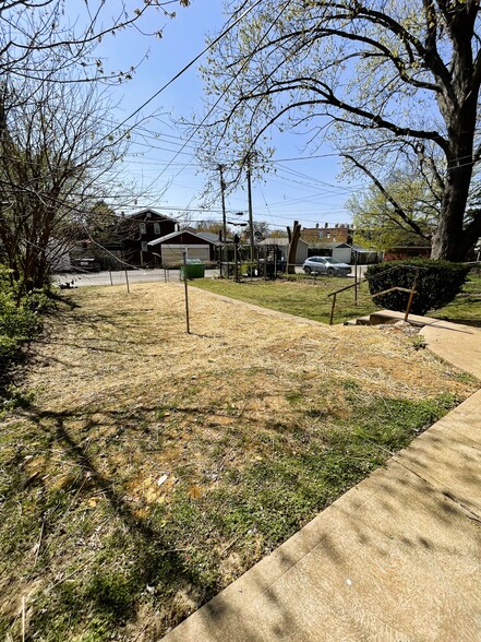 Building Photo - 4960 Fyler Ave