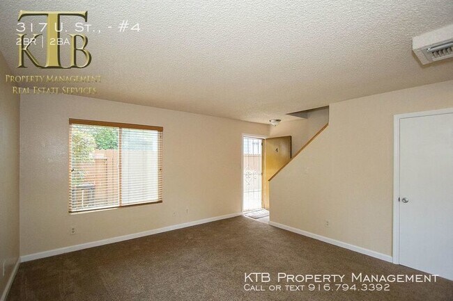 Building Photo - 2 Bedroom Downtown Townhome