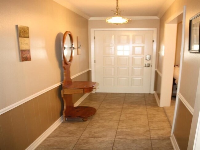 Building Photo - 2403 Balsam St