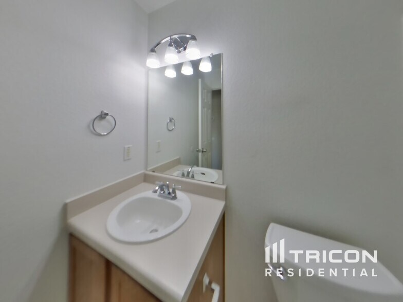 Building Photo - 228 Fall Creek Dr