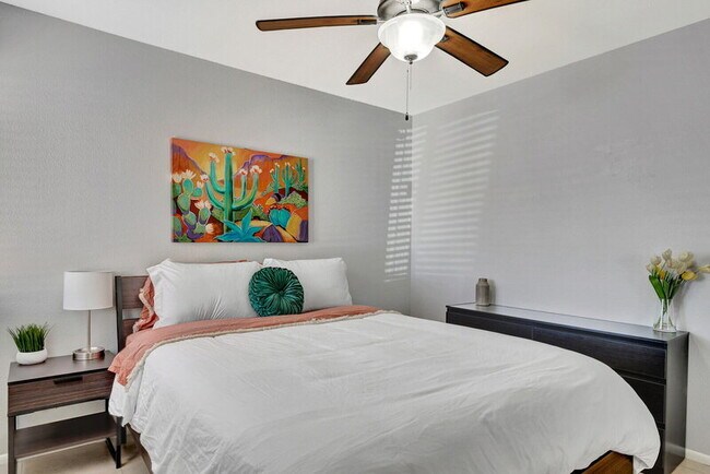 Building Photo - 8055 E Thomas Rd