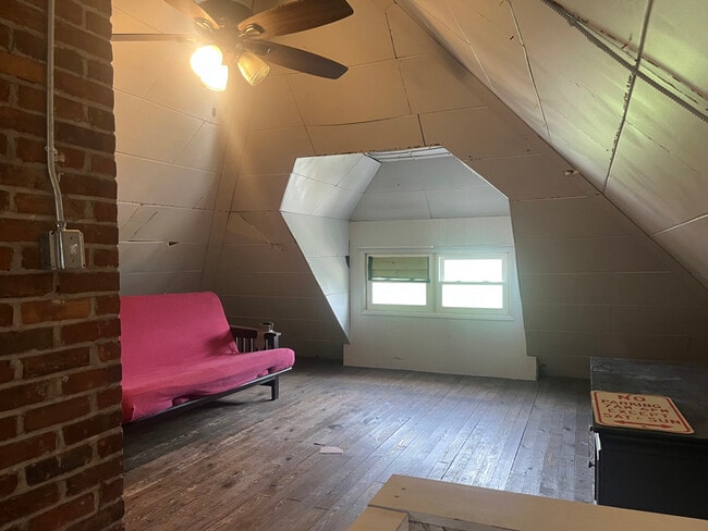 Building Photo - 45 Meech St