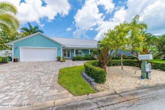 Building Photo - Gorgeous views from this 3 bedroom, 2.5 ba...