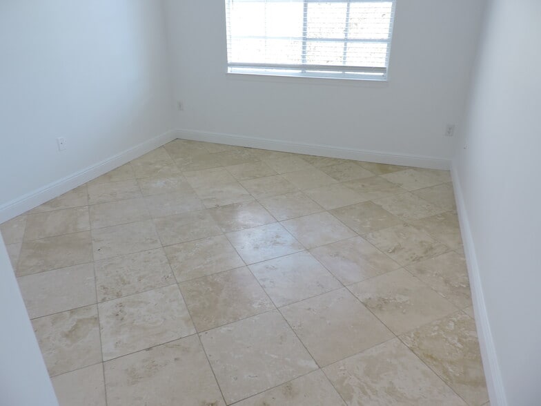 Building Photo - 7305 Myrtlewood Cir W