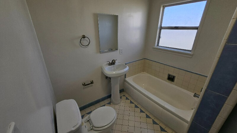 Building Photo - 3011 Carmona Ave