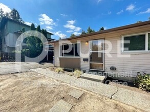 Building Photo - 527 NE 63rd Ave