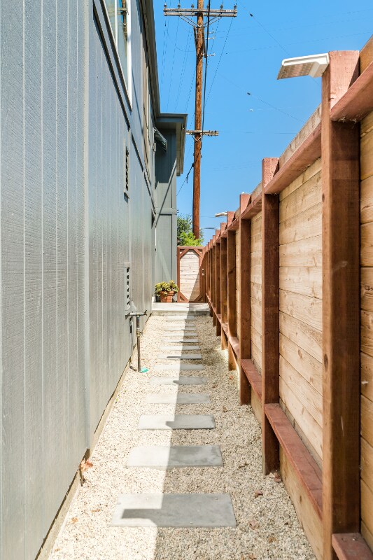 Building Photo - 40 18th Ave