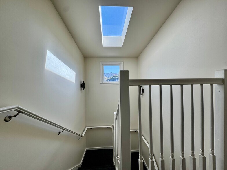 Building Photo - 2211 Haste St