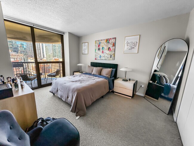 Building Photo - 400 N La Salle Dr