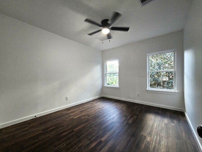 Building Photo - 14811 Wallach Dr