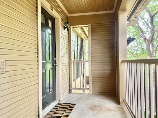 Building Photo - 1311 Antoine Dr