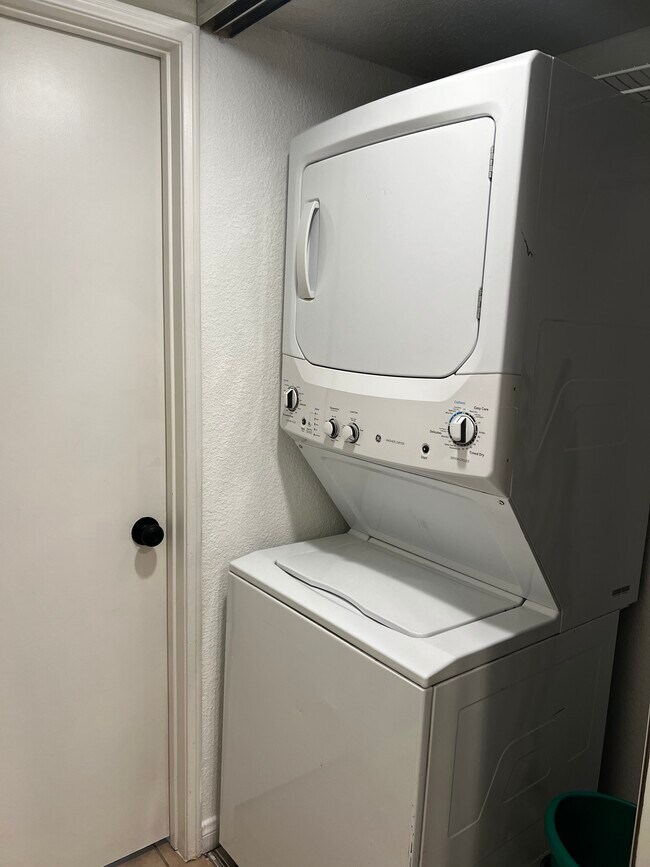 Building Photo - 10655 Lemon Ave