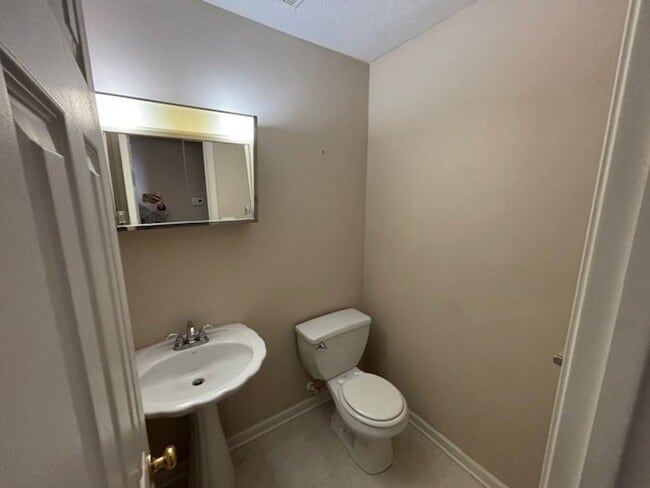 Building Photo - 3 Bedroom/2.5 Bath Townhome in Export, PA