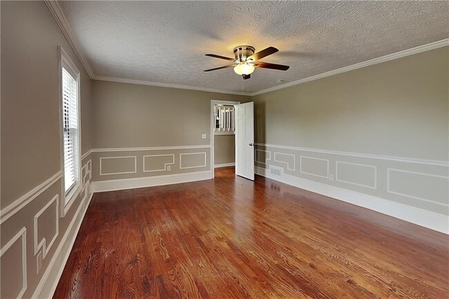 Building Photo - 3951 Kensington Dr