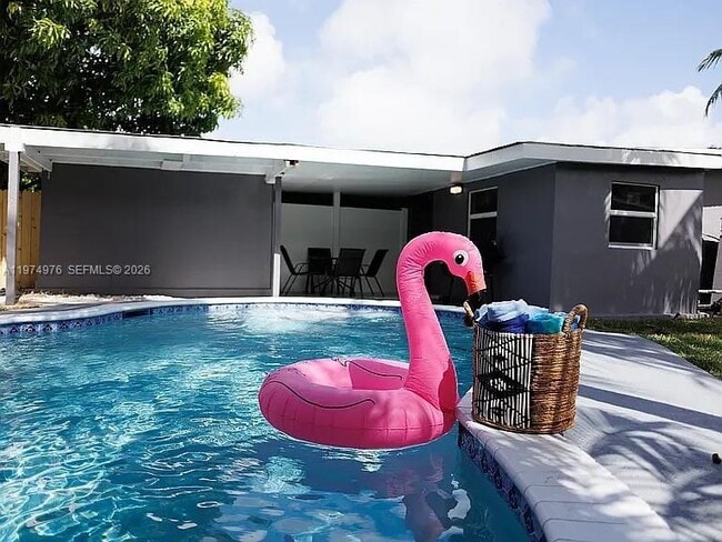 Building Photo - 1649 NE 8th Ave