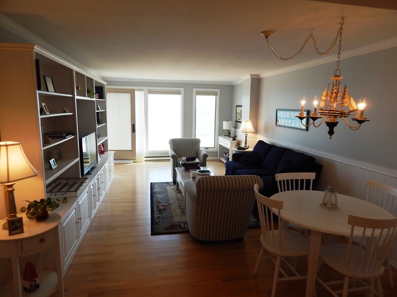 Building Photo - 1 Seacliff Ave