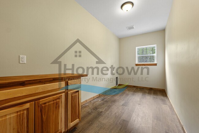 Building Photo - 4-Bedroom 2-Bathroom Home with Attached 2-Car Garage Available in Blanchard!