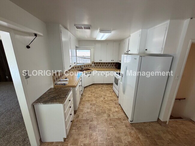 Building Photo - AVAILABLE JUNE - 4 Bed/ 2 Bath SLO Home
