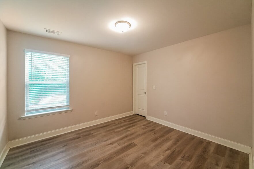 Building Photo - 313 Kenmore Ct