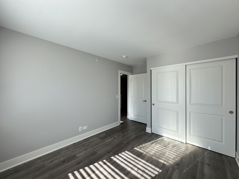 Building Photo - 615 Broadway St