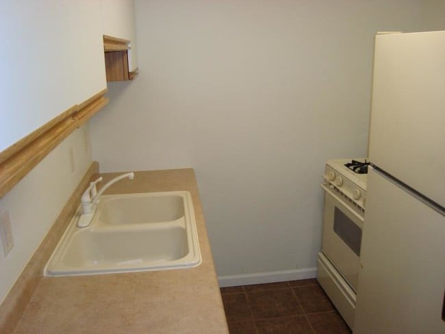 Building Photo - 1016 9th St S