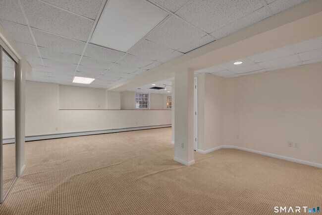 Building Photo - 6 Fennwood Dr