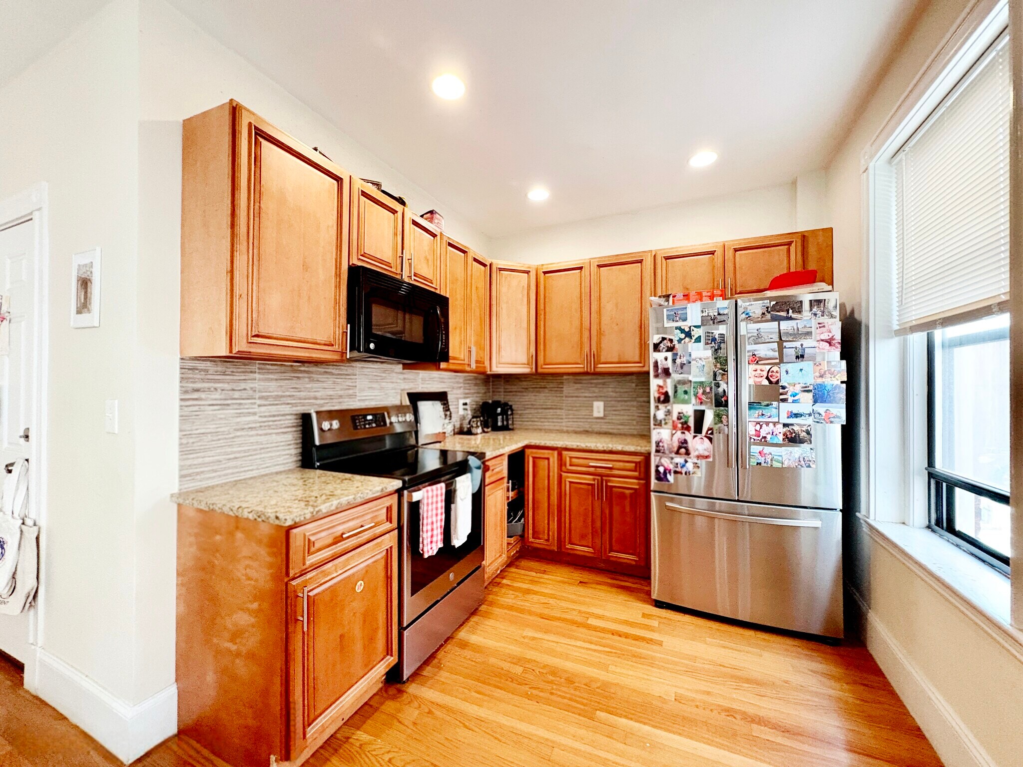 Building Photo - 184 Saint Paul St