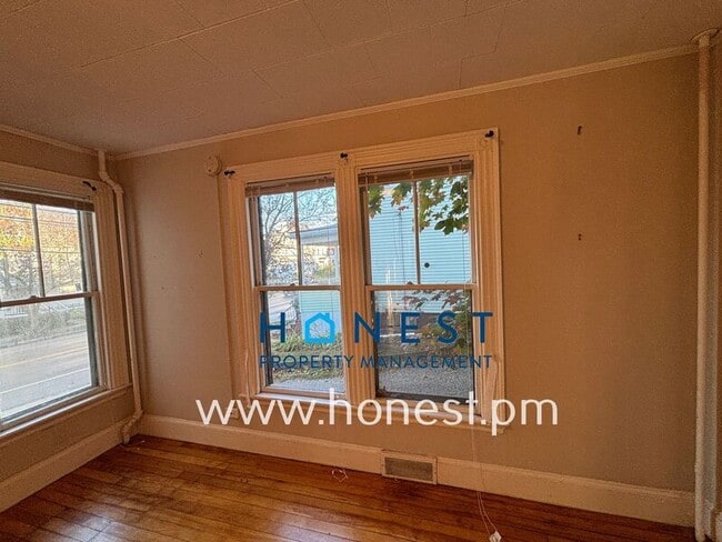 Building Photo - 103 Rackleff St