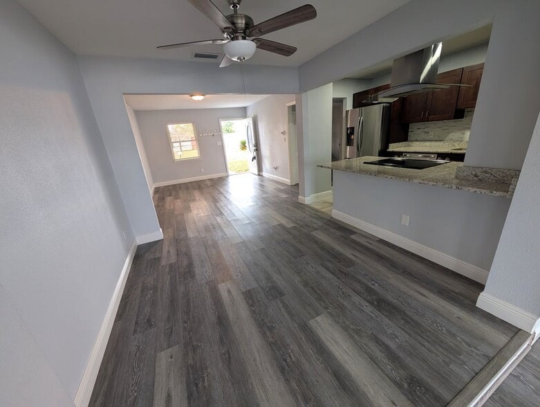 Building Photo - 7173 Darien Way