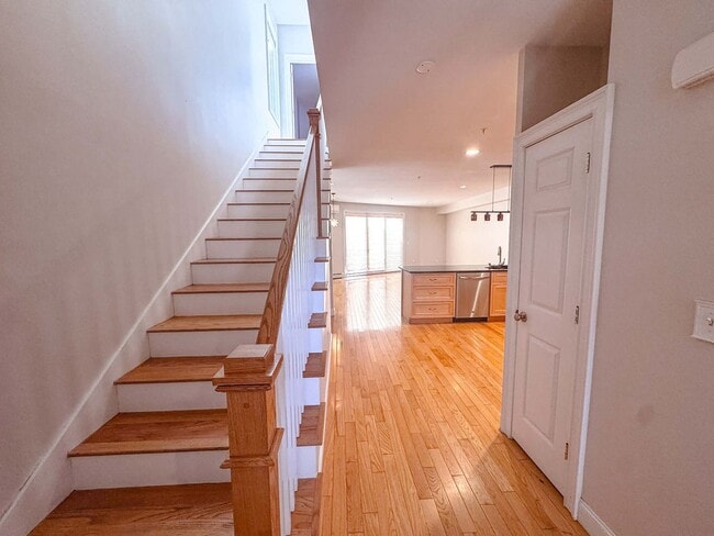 Building Photo - Luxury long term rental in the Heart of Brunswick