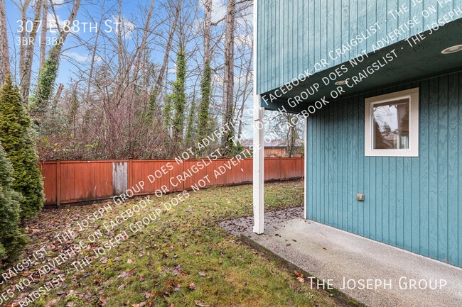 Building Photo - 307 E 88th St