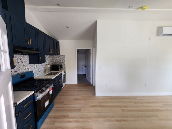 Building Photo - Beatiful Remodeled 1 Bed, 1 Bath ADU!