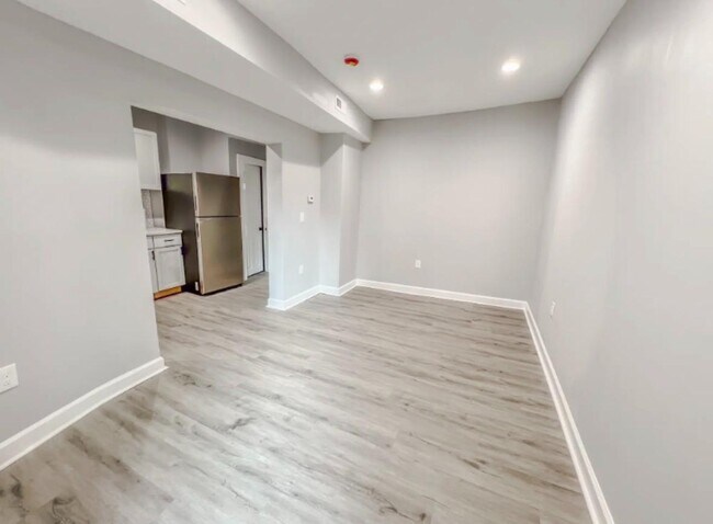 Building Photo - 2922 Ridgewood Ave