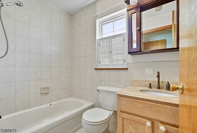 Building Photo - 87 Cottage St