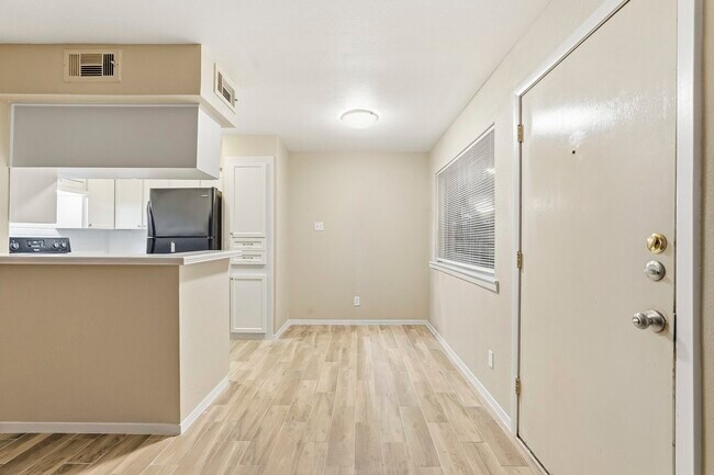 Building Photo - 309 Stratford St