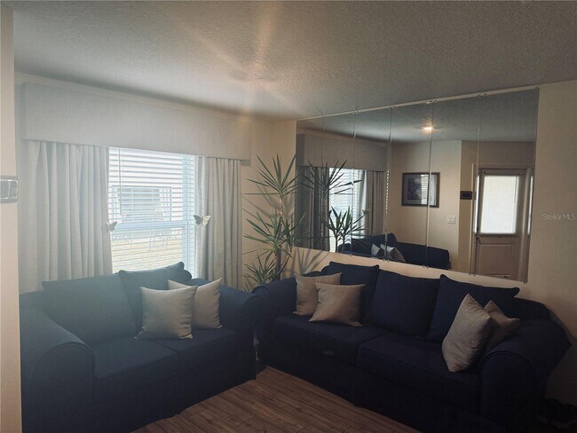 Building Photo - 1643 Wynford Cir