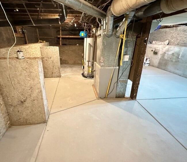 Building Photo - 2798 S Acoma St